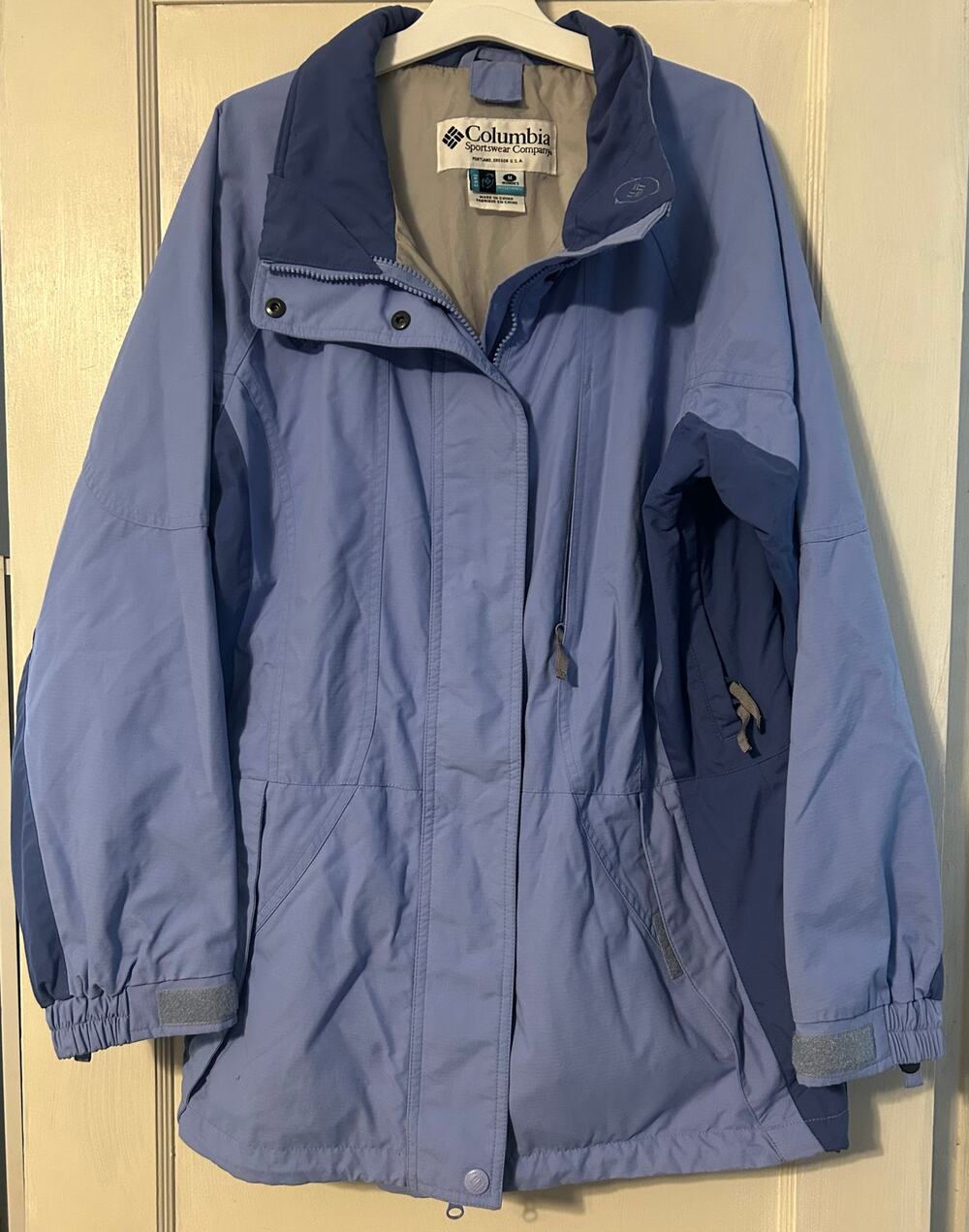 Columbia women’s blue winter jacket with detachable hood size medium